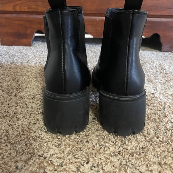 Steve Madden Howler Chelsea Boot - Picture 9 of 11